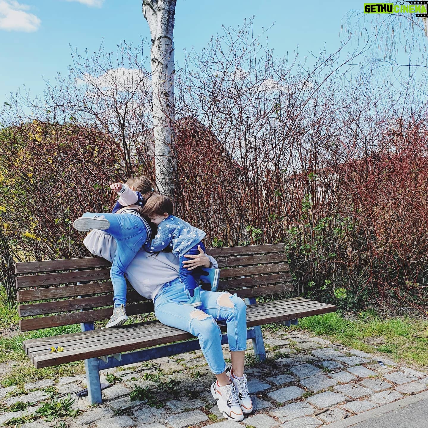 Johanna Klum - 1.7K Likes - Nichts macht mich so glücklich oder so fertig wie meine Minis 💜😂💙
Happy Mothers Day
an alle Mamas da draußen!
Ganz besonders in diesem Jahr, wo wir alle noch so viel mehr leisten mussten als sonst.
Ich hoffe ihr werdet ordentlich gefeiert 💖
..und am besten nicht nur heute 😉
#mothersday #muttertag