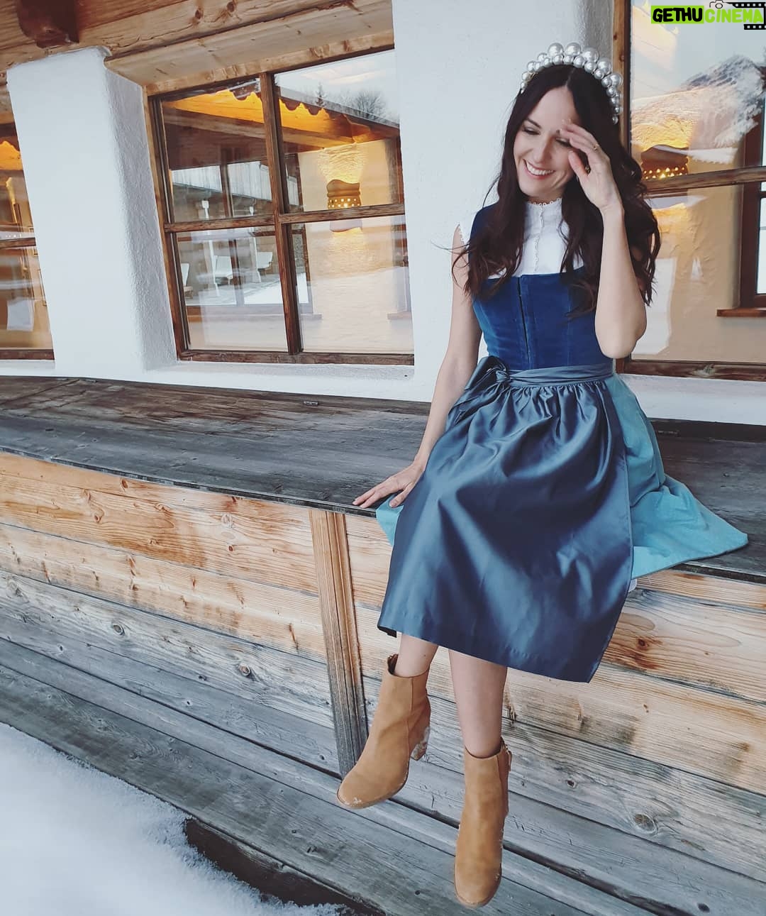 Johanna Klum - 1.9K Likes - Nach den Sorgen und dem Schlafentzug der letzten Woche, war dieser Ausflug nach Österreich genau das was ich gebraucht hab: meine Mädels, Schlaf und Kaiserschmarrn!
Ok, und ein gepflegter Kater 🙈😎 Aber der darf auch mal sein, oder?!
Habt nen schönen Start in die Woche!
#metime #thekidshavefunwithpapi #offduty #dirndl #wwp2020 #werbungwegenverlinkung
