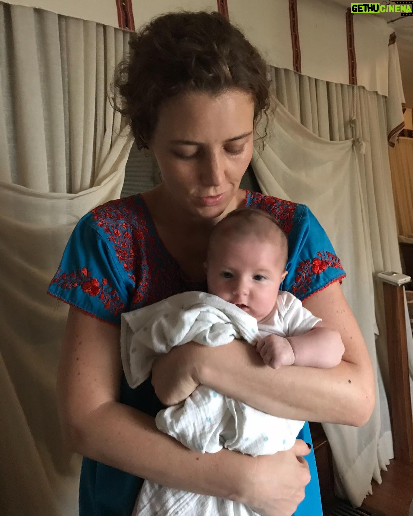 Johanna Murillo - 7.3K Likes - Hoy hace 5 años nació esta bomba nuclear que me hizo mamá. Princesa, rockera, gitana, que me hace explotar el corazón y la cabeza varías veces al día. No conozco a nadie mas ocurrente y con ese tamaño de personalidad. Que seas muy feliz Martina fantástica, gracias por ser mi hija.