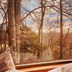 Johanna Braddy Instagram - Winter getaway ➡️➡️ ❄️🌲🧣
.
.
.
.
.
.
#travel #winter #cabin #camping #camp #love #freddiestroma