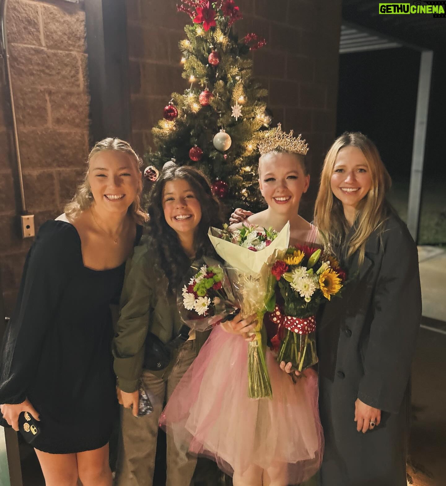 Johanna Braddy Instagram - Friend filled week 👯♀️👯♂️ . . . . . #thanksgiving #holiday #friends