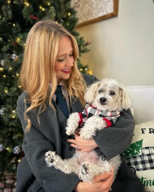 Johanna Braddy Instagram - It’s giving thanks. #vegan Thanksgiving. 5 dogs, family, bread shaped like a turkey & some 🎄action. Thankful for this day. 
.
.
.
.
.
#thanksgiving #family #fall #autumn #autumnvibes #bichon #bichonfrise #adoptdontshop #love #christmas