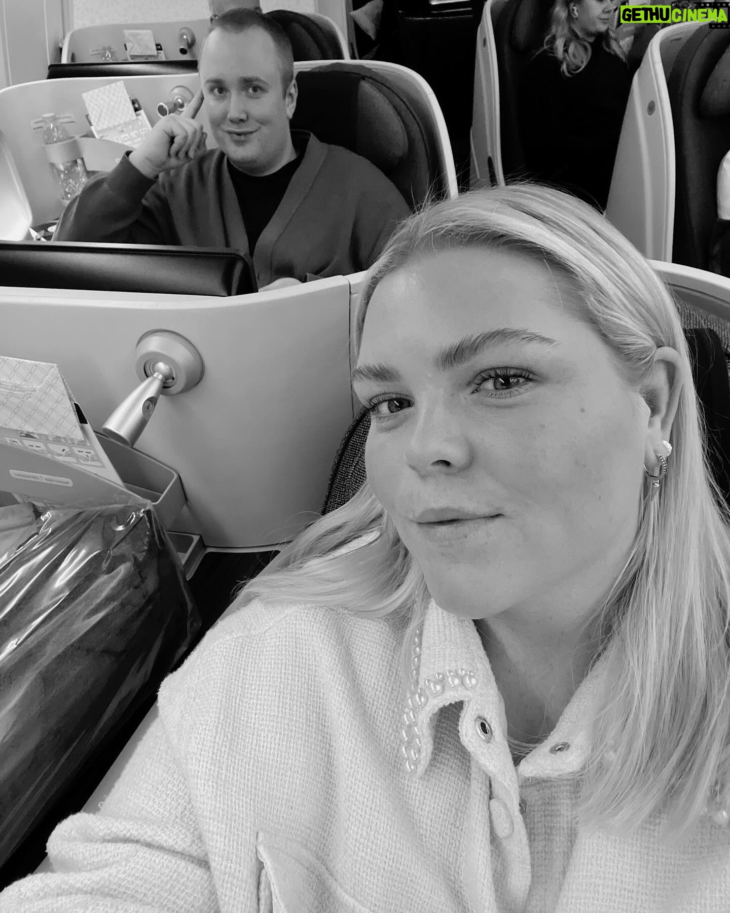 Johanna Nordström Instagram - NYTT!!! avsnitt av podden ute!!!! vår tredje person av ursäkta podcast @niklasrunsten gästar!!!! frågor ställs!!! saker BERÄTTAS! finns överallt ❤️ pöss