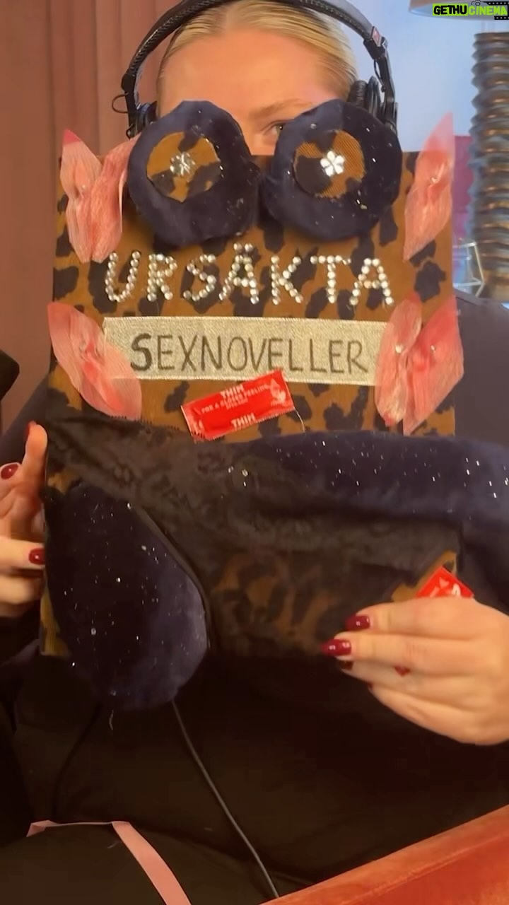 Johanna Nordström Instagram - är döende!! har inte kunnat lyssna igenom hela ens själv för skäms så mkt !!!!! MEN vi läser era sexnoveller!!!! specialavsnitt en MÅNDAG som denna va!!! reklamfritt!!!! äej men ni hör ju!!! 💕kolla mina storys om ni inte förstår hur ni lyssnar💕