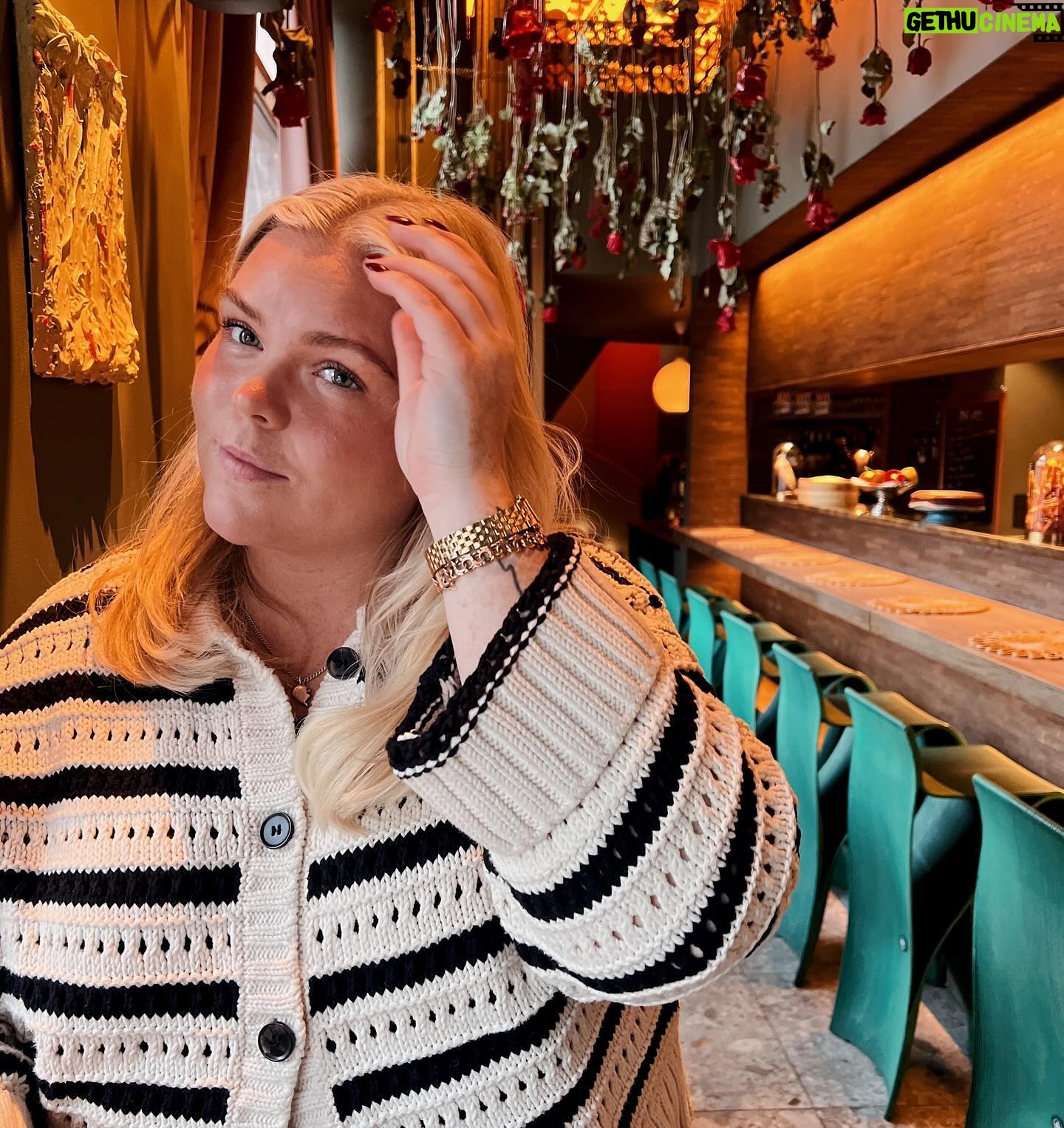 Johanna Nordström Instagram - bara jag som har de kul på restaurangen !