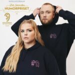 Johanna Nordström Instagram - hej o hå!!!! nytt poddavsnitt ute till världen! vi är också nominerade till både guldörat och det svenska humorpriset och skulle bli så glada om ni ville rösta på oss❤️ finns en googling bort! i dagens avsnitt har edvin ringt 112 igen, jag har mött en KVINNA på bröd & salt, debatten om servetter öppnas upp ! allt om hur d va att bli totallurad av en förrädare! SAMT KAN EDVIN LANDA ETT FLYGPLAN finns överallt!! puss ❤️