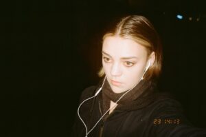 Johnna Dias-Watson Instagram - I am artsy and very very cool