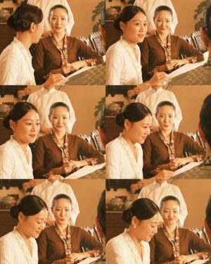 Jojo Goh Instagram - 不要怀疑依然是气质满满的存在。

#lifeonset
#美照很多但这波表情我自己没忍住
#看灯光就知道这是一部很唯美的电视剧
#希望观众不要被迷因图误导
#我们是很认真的制作
#超级愉快的剧组
#才能这样轻松
#冕冕很会拍

@mediacorp.re.dian 
#小娘惹之翡翠山
#EmeraldHill
#MediacorpEmeraldHill 

📸 @elaineang