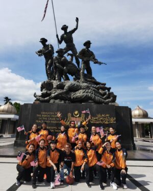 Jojo Goh Instagram - Malaysia, Singapore and Brunei, PADU is out in cinema today!

"Teamwork Chantelle, teamwork!"

Scroll till the end for the newly appointed ‘manager' of the team 🤫

Apa-apa pun, Ingat Padu, Ingat #BangkitPadu!🔥

@fifyazmi @themelissacampbell
@meifenlim @lia_natalia @shashayusof7 @aliaramly @faisalskis @eizlanyusof @thanujaananthan @gojojojojogoh @charmainechewofficial @steveylc @markadam1079 @susan_lankester @umieaida @lia_natalia @pushpanarayan @fikhreebakar

Malaysia tetap PADU #BangkitPADU #SembangEntertainment #GlobalStation
#SkopProductions #NewReleases #MovieRecommendation