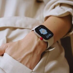 Jojo Goh Instagram - 就像吴俐璇一样更好的体验华为WATCH FIT 3！这款时尚的智能方形手表提供了一系列你意想不到的功能。这就是为什么你应该拥有华为WATCH FIT 3：

超薄设计，适合全天佩戴。
超大1.82 英寸 AMOLED 显示屏
全面健身管理，轻松监测你的锻炼、卡路里和健康指标。
长达 10 天的超长电池续航，让你无需频繁充电。
只需RM599 起，HUAWEI WATCH FIT 3 现已在全国开售。无论您是健身爱好者还是时尚追求者，这款手表都适合您。

立即购买：
华为官网: https://bit.ly/4dMATe4
Shopee: https://bit.ly/4aFh99L
Lazada: https://bit.ly/3ylZjei 
#HUAWEI #HUAWEIMY #HUAWEIWatchFIT3 #FashionSquared