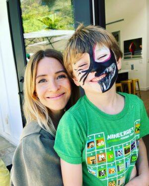 Jolie Jenkins Instagram - Hugo is 3! We are so full-hearted to celebrate this delicious kid! 💙💙💙Where does the time go? 😭@tgfacepaintandballoonart  @lunaskyeballoons