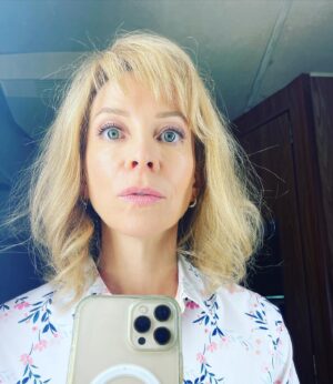 Jolie Jenkins Instagram - Back in the saddle (wig) for episodes 11-20! I love my #reallyloudhouse family! @nickelodeon @paramountplus