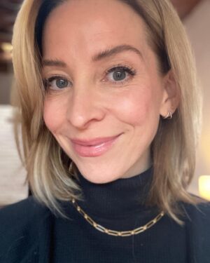 Jolie Jenkins Instagram - Mommy had a night OUT! Giant shout out to my internet friend @jamiemakeup for hooking me up with treats to feel pretty! 👄: Bloss in The Nude One and best blush Blighlighter in The Pink One. 🥰❤️ Best products to brighten up a tired mom-lady:)