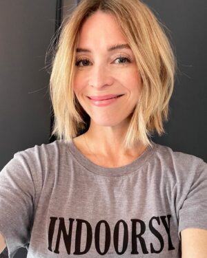 Jolie Jenkins Instagram - Hugo, 3: Mommy, does your shirt say, ‘I got a new haircut’?
Me: Nope.
Hugo: Does it say ‘Boobs’?
Me: Yep!

👚 : @suburbanriot @goodcarmastudio 
💇‍♀️ : @sandrashowershair @harperonmelrose