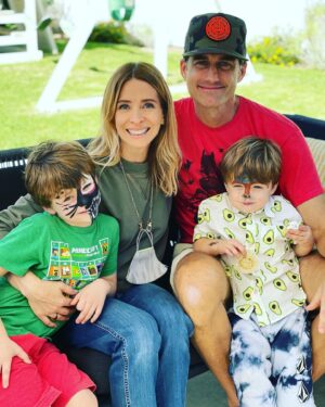 Jolie Jenkins Instagram - Hugo is 3! We are so full-hearted to celebrate this delicious kid! 💙💙💙Where does the time go? 😭@tgfacepaintandballoonart  @lunaskyeballoons