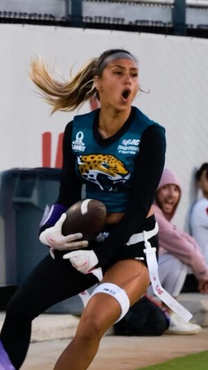 Jona Xiao Instagram - @jonaxiao dropping the dagger to @gabyrourke 🔥 🔥 #flagfootball #nflflagchampionships #touchdown #flagfootballhighlights