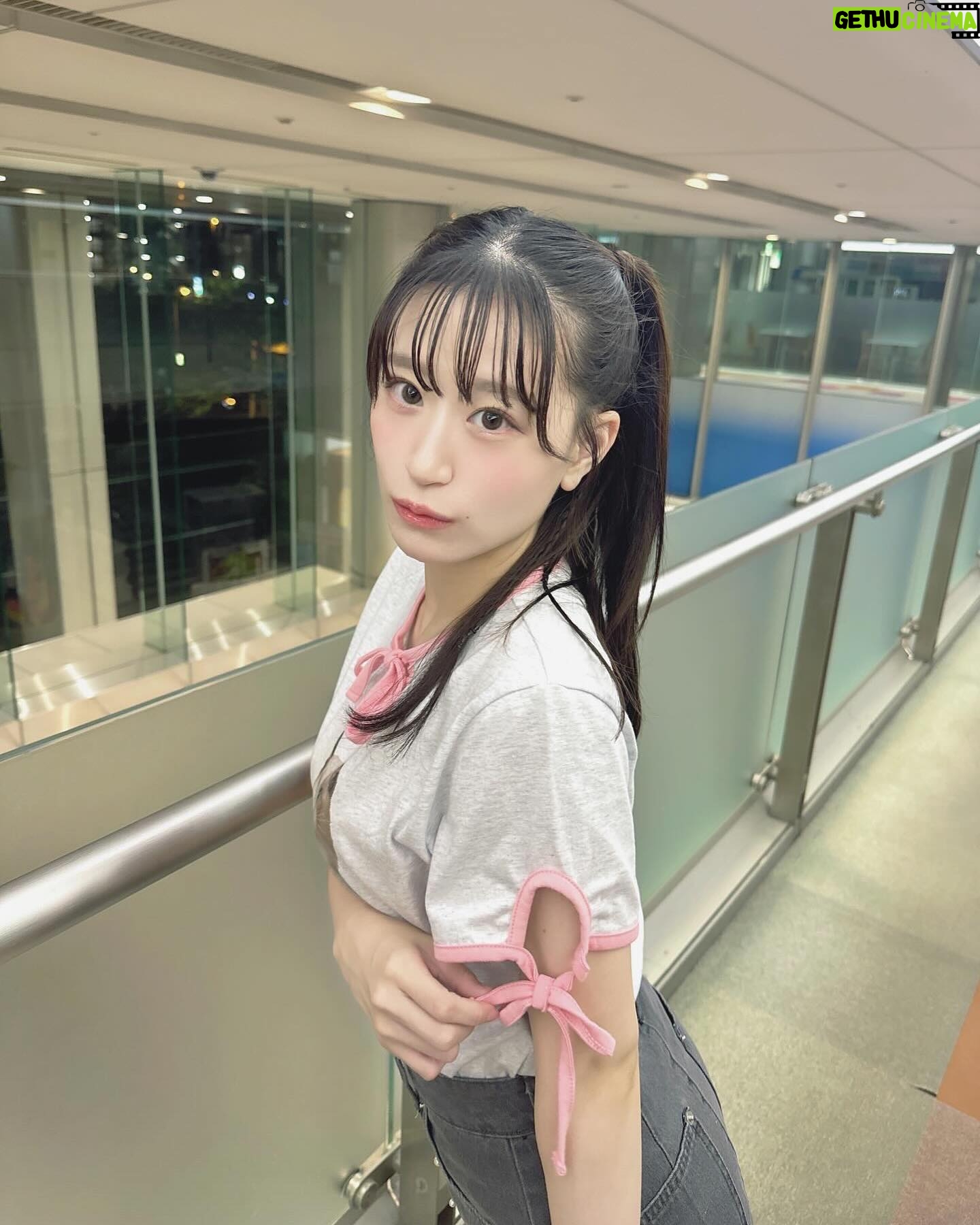 Jonishi Rei Instagram - ⠀ お誕生日プレゼントでいただいた Tシャツ🐱🩷 ⠀ ⠀ 猫とリボンで可愛いだらけ🥺 ⠀ ⠀ ⠀ ⠀ ⠀ #れーチャンしふく #dailylook #ootd #code #outfit #低身長コーデ #154cm