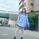 Jonishi Rei Instagram - ⠀ ⠀ 2wayシャツ🩵 ⠀ ⠀ ⠀ ⠀ ⠀ #れーチャンしふく #dailylook #ootd #code #outfit #低身長コーデ #154cm #andgeebee #シャツ #シャツコーデ