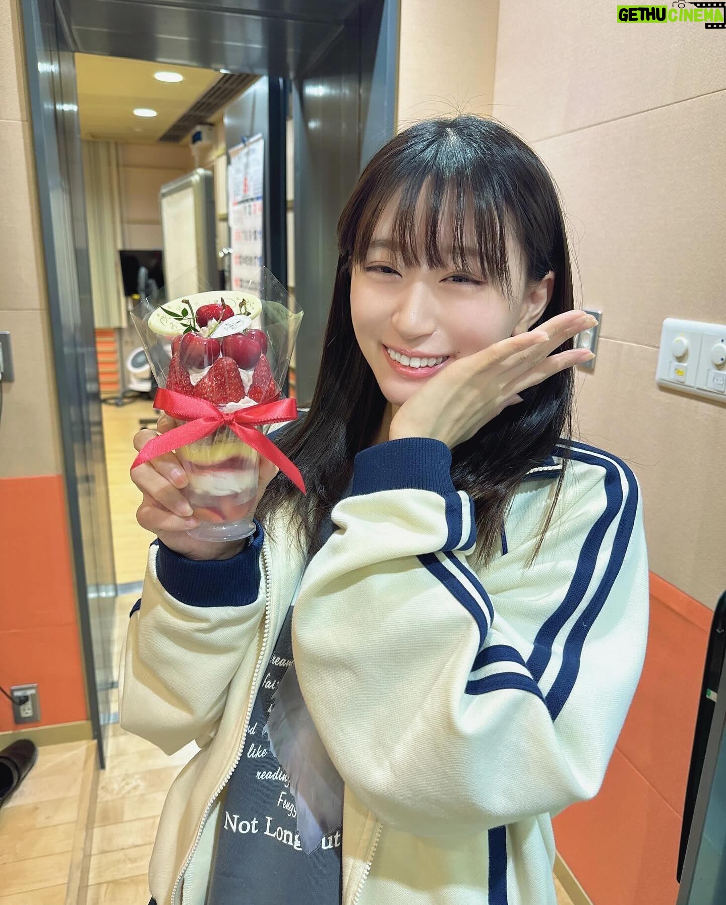 Jonishi Rei Instagram - ⠀ 本日5月28日に23歳になりました🌟 ⠀ ⠀ お仕事でたくさんの方にお祝いしていただき サプライズもたくさんで とっても幸せなお誕生日になりました🥺 ありがとうございました! ⠀ ⠀ そして、SNSなどでもたくさんのお祝いメッセージ ありがとうございます🥲🩵 幸せな気持ちでいっぱいです! ⠀ ⠀ ⠀ 23歳も皆さんと一緒に 笑顔いっぱいの一年にできたら嬉しいなと思います☺️ 23歳の上西怜もよろしくお願いします🐰♡
