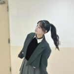 Jonishi Rei Instagram - ⠀ #写メ会 ありがとうございました🎀 たくさん写真撮れてお話もできて とっても楽しい時間でした☺︎ ⠀ 衣装はNMB48 29枚目シングル「#これが愛なのか？」 の衣装でした🤟🩶 ⠀ ⠀ ジャケ写っぽく座って撮ってみたよ〜 ⠀ ⠀ ⠀ 2日間ありがとうございました！ 大阪の皆さんも遠くから来てくださった皆さんも 同じ時間を過ごすことができてとても幸せでした🥰 また会えますように♪ ⠀ ⠀ ⠀ ⠀ #nmb48 #衣装 #ハーフツイン #ポニーテール