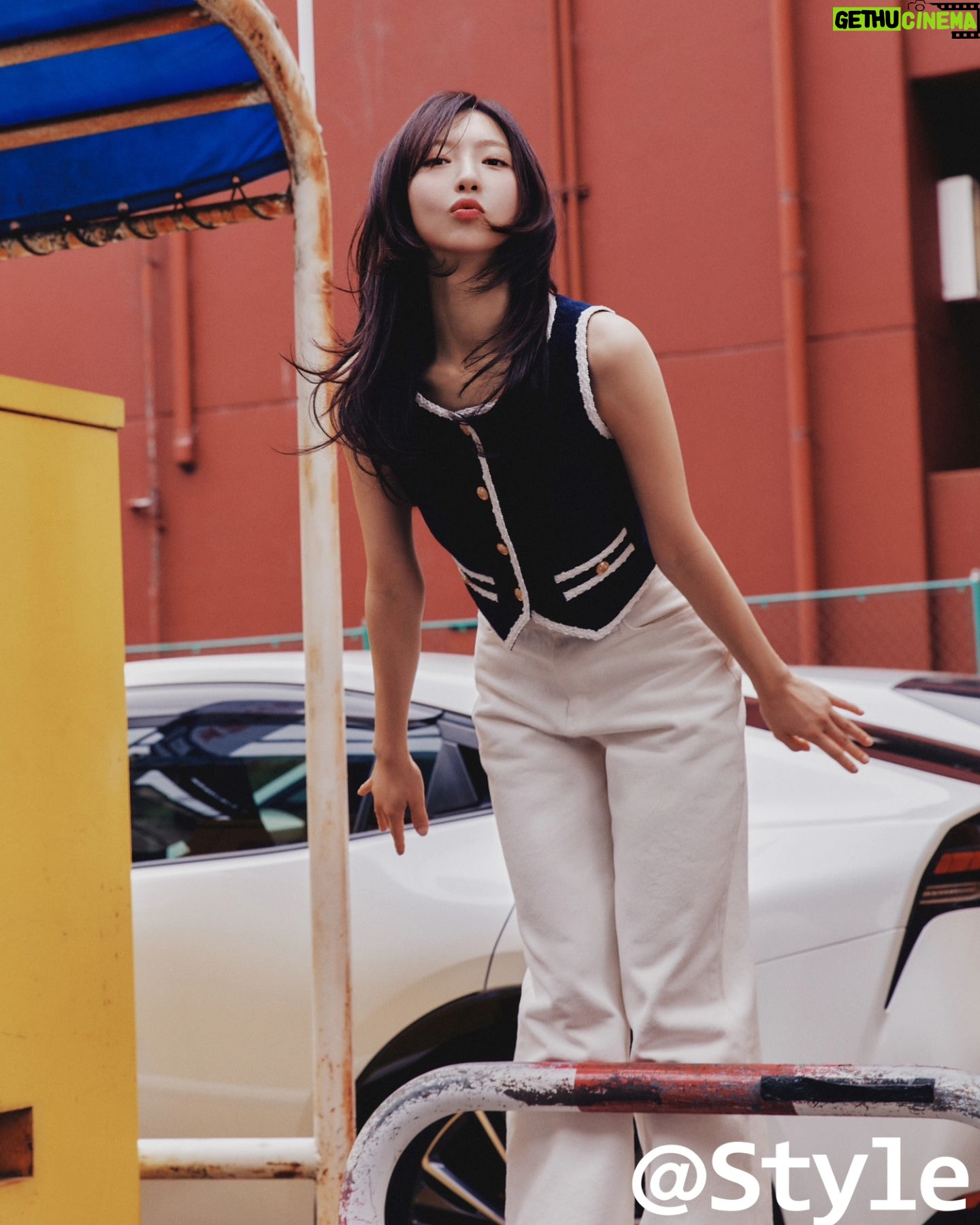Joo Hyun-young - 26.9K Likes - 멋진 선생님들과 이렇게 행복해도 되나 싶을 정도로 감사했던 작업. @atstar1_ 감사합니다 💘