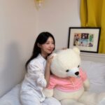 Joo Hyun-young Instagram - 어렸을 때 이 날을 꿈꾸며 연습 많이 했는데.. 더 할 걸 그랬어요?! 크크. 이른 아침부터 섬세하게 찍어주시고 예쁘게 담아주신 나혼자산다팀 너무나 감사드립니다! 매번 티비로만 보던 스튜디오에 처음 들어갔을 때 정말 심장이 미친듯이 뛰었어요. 본방 보면서도 미숙하고 어설픈 제 모습에 또 심장이 콩닥콩닥 했어요. 근데 이게 나인걸 우째.. 헤헤🦧 시청해주신 분들 모두 너무너무 감사드립니다. 나! 혼자! 산다!!!