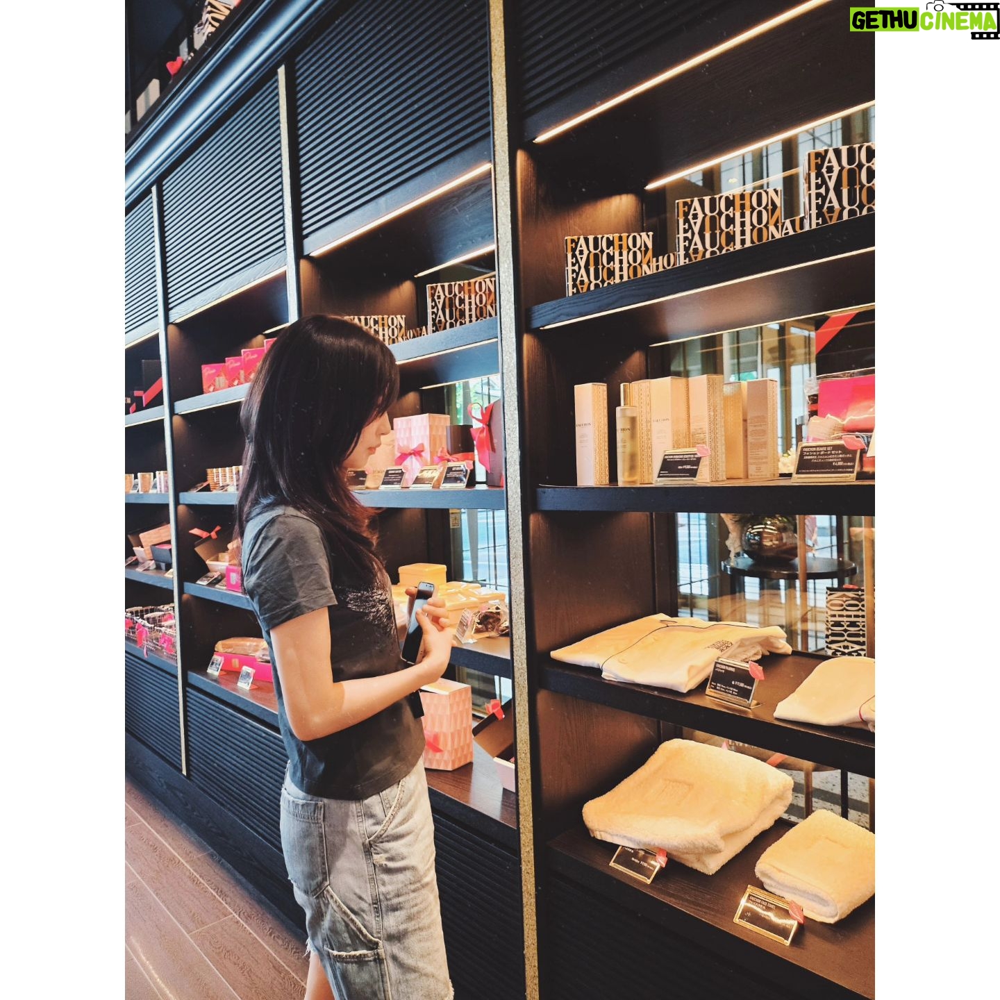 Joo Hyun-young Instagram - 마카롱.. 잊을 수가 없다 🍰🍫🍭☕️ 모든게 완벽했던 fauchon! 촬영 내내 쭉 감사했습니다 #fauchonhotelkyoto #포숑호텔교토