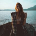 Jordan Claire Robbins Instagram – life’s a beach when you’re shooting at golden hour with @nickthiessen 🍯💫
