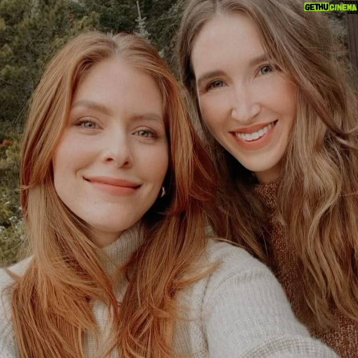Jordan Claire Robbins Instagram - Itβs been a wild night. ππ«πΊπΌ Happy new year friends!!!