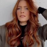 Jordan Claire Robbins Instagram – Foxy Ginger 🦊🤍
Fresh colour   long layers by @chrisweberhair @vanillaloft on @jordanclairerobbins 🤍
#redhair #gingerhair #vancouverhairstylist