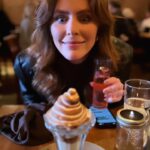 Jordan Claire Robbins Instagram – recent life highlights include high intensity games night, incredible @dermotkennedy show with @jessicarsipos and enjoying this vancouver sunshine 🍦☀️
