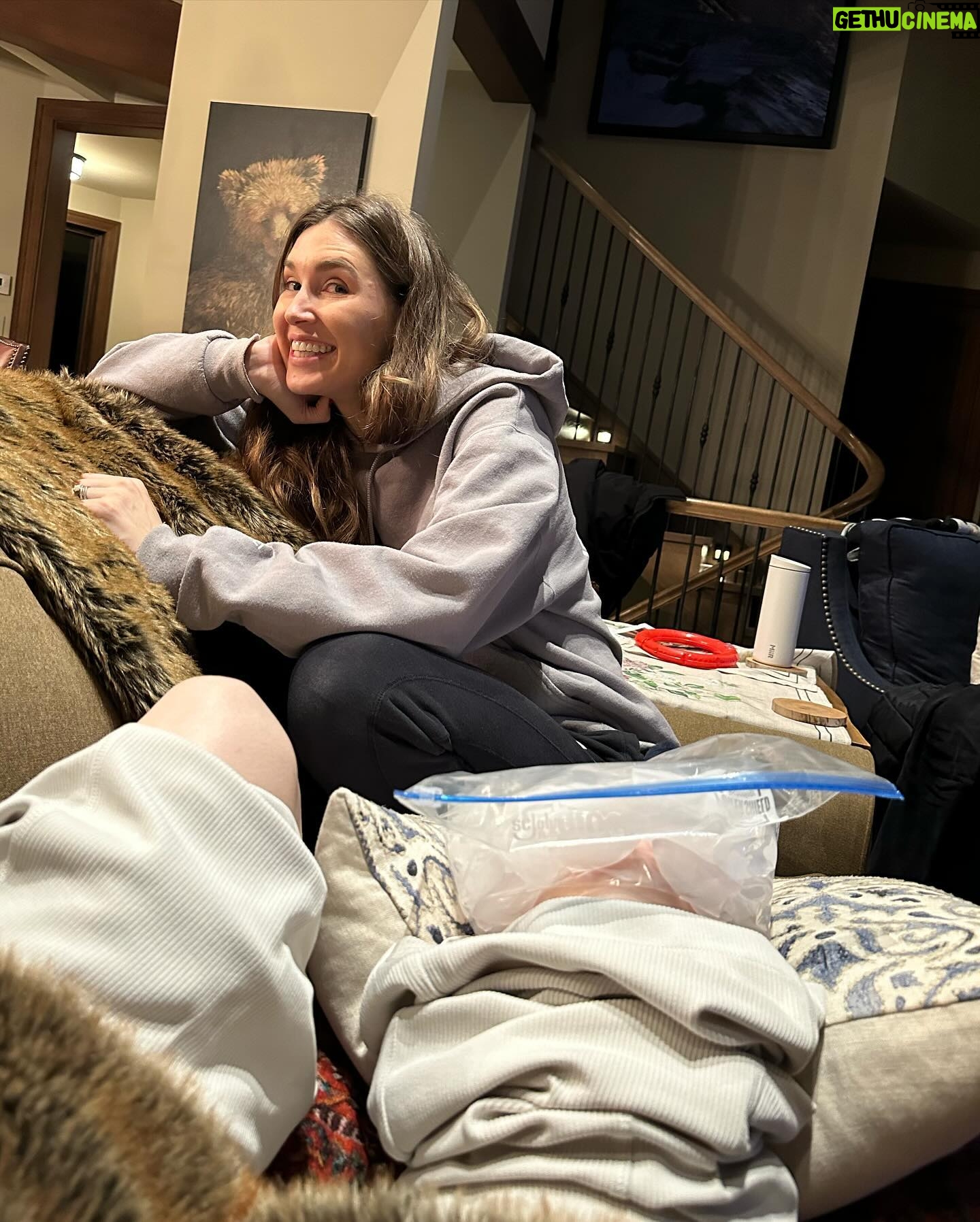 Jordan Claire Robbins Instagram - Itβs been a wild night. ππ«πΊπΌ Happy new year friends!!!