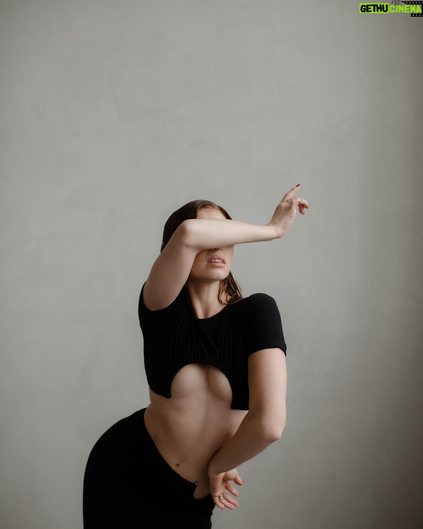 Jordan Clark - 26.7K Likes - Finally getting around to posting this beautiful collaboration.
Thank you to this talented group of people for making me look and feel beautiful and confident. This is the kind of energy I’m bringing for 2024
Photographer @jennifermoher
@jillian.wild
Stylist @alieciabrissett
Hair and Make up @manigatmua