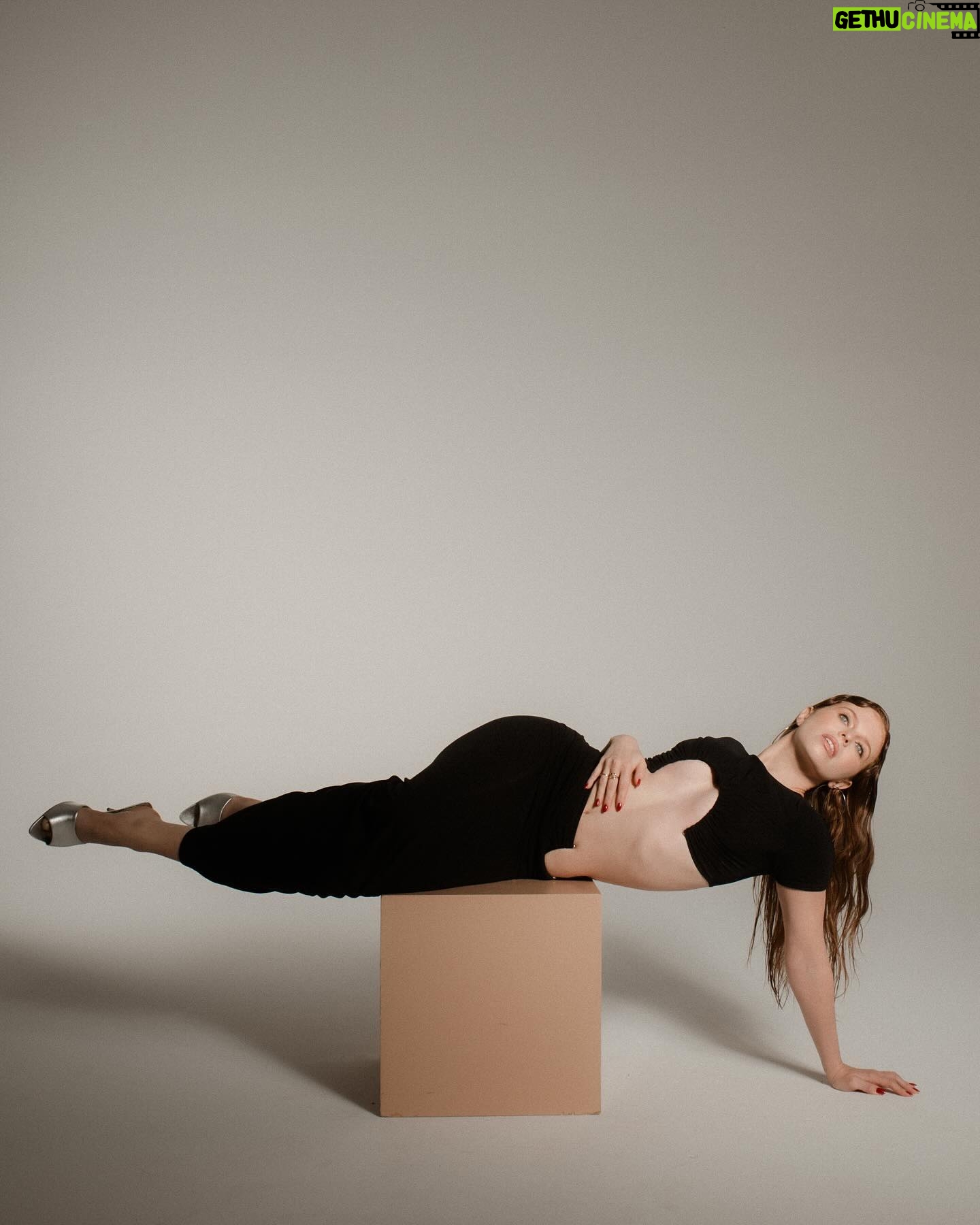 Jordan Clark - 26.7K Likes - Finally getting around to posting this beautiful collaboration.
Thank you to this talented group of people for making me look and feel beautiful and confident. This is the kind of energy I’m bringing for 2024
Photographer @jennifermoher
@jillian.wild
Stylist @alieciabrissett
Hair and Make up @manigatmua