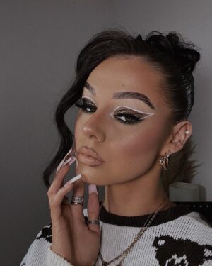 Jordan Lipscombe Instagram - sparkle bby ✨