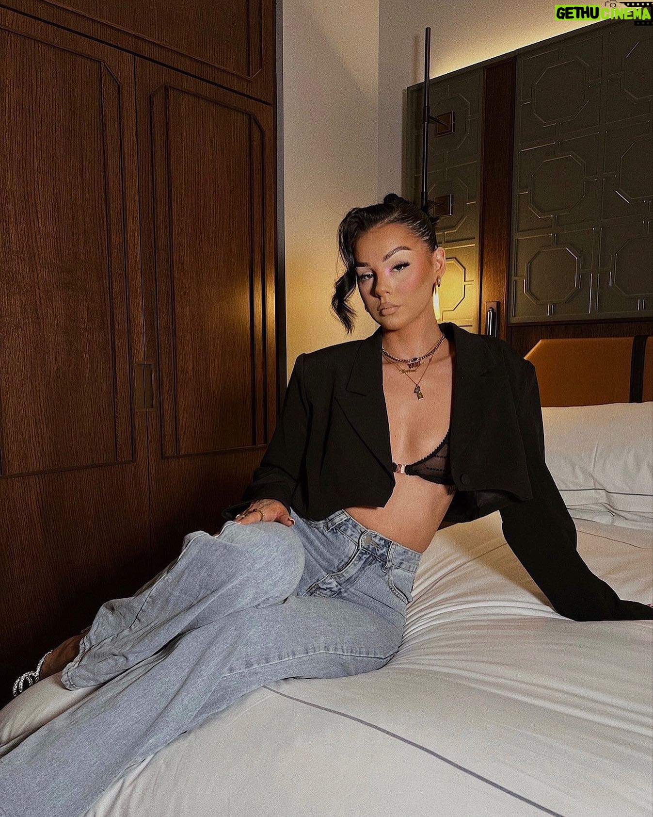 Jordan Lipscombe Instagram - take a seat