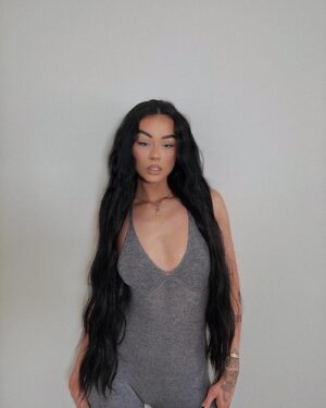 Jordan Lipscombe Instagram - AD | HAIR OF THE SUMMER☀️🔥 @lullabellz_ have launched their longest hair extensions yet! extra af 5 piece natural wavy set, a whole 34" bby! Swipe to see the before, WOW🖤
SHADE: natural black 
CODE: JORDAN for free next day delivery (T&Cs apply) x