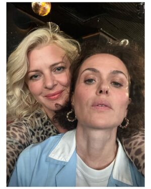 Jördis Triebel Instagram - Behind the scenes…!!!
Einfach so
Von @ollipolli73 

@melika_foroutan_ 
@domschpeter 
@wnsnbln 
@cleanteamberlin 🤍
@seidenstuecker_mgmt 
Das Team und alle die mitgemacht haben!!!!

@spotifyde 
@youtube 
#ollischulz 
#einfachso 
#geilemusik 
#rocknroll