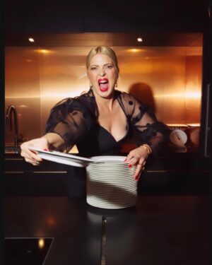 Jördis Triebel Instagram - Cooking, playing, posing…!!!

📷 @pete.emig 
@ninaricci 
@sabrinadehoff 
@andimakeupandhair 
@item_m6 

@bambi_awards 
@andazmuc
#sharemyhyattpic