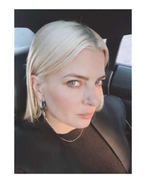 Jördis Triebel Instagram - Last night …!!
@deutscherschauspielpreis 
Congratulations to all the nominated and winning colleagues!!
Specially my beloved @devrim.lingnau 🩷

Thank you 
 @teenatuning 
my sorceress behind the scenes