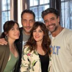 Jorgelina Aruzzi Instagram - Se viene “EL BESO” la gran comedia de Mar del Plata 2024 💋🇦🇷☀️ Producción general: Javier Faroni Dirección: Nelson Valente Sensacional Estreno: 26 de diciembre en el Teatro Lido de Mar del Plata. Según el diccionario, un beso es el contacto o presión que se hace con los labios sobre una persona, contrayéndolos y separándolos en señal de amor. Pero todos los que alguna vez hayamos dado o recibido uno sabemos que un beso es mucho más que eso… Un beso es la antesala del amor y también de su consecuencia. ¿Puede un beso indicarte que dejaste de amar a alguien? ¿Puede un beso decirte que estás frente al amor de tu vida? ¿Puede un beso darle un giro abrupto a tu vida en tan solo un instante?