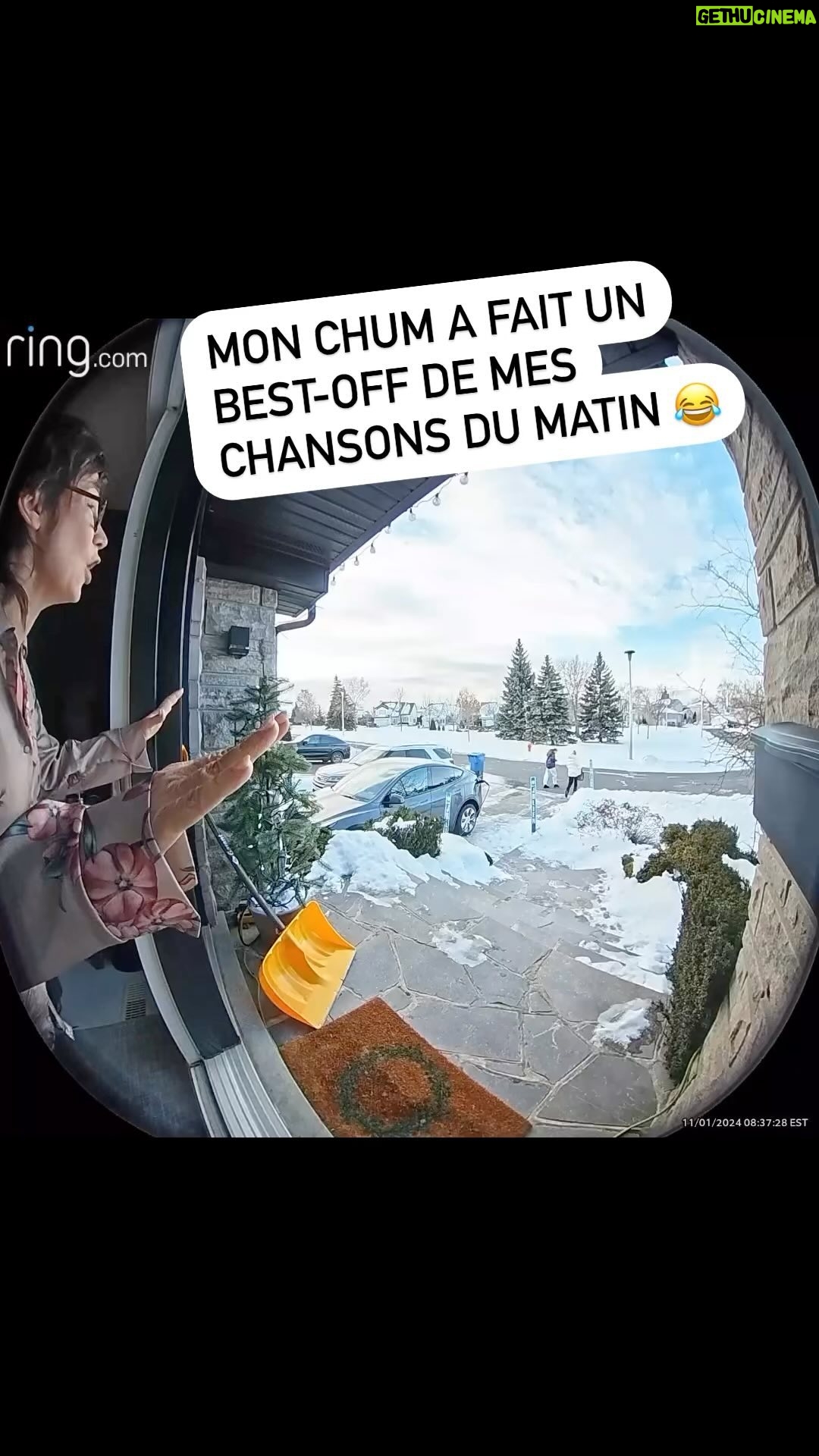 Josée Boudreault - 1.4K Likes - Voulez-vous rire de moi un peu? Chaque jour quand mes filles partent à l’école, je chante à tue-tête.
Notre camera de surveillance me filme chaque matin et mon chum m’a fait un best-of 😂😂😂
