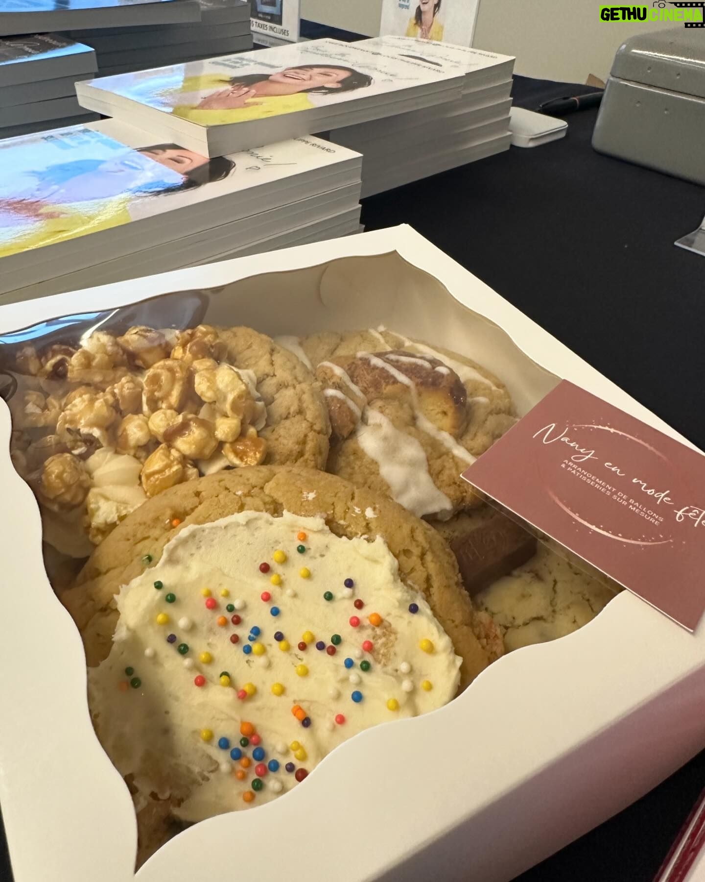 Josée Boudreault - 161 Likes - Nous avons eu une belle visite à St-Georges. Stéphanie Brochu de @nany_en_mode_fete qui nous a donné de magnifiques biscuits pour la route du retour tantôt.
Ça valait la peine d’affronter un peu de neige pour venir dans le coin ❤️