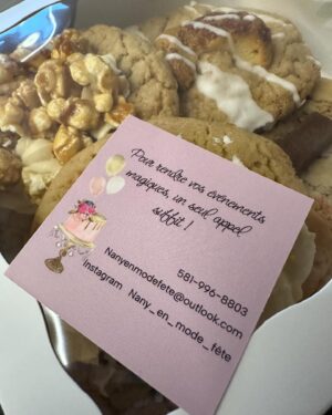 Josée Boudreault Instagram - Nous avons eu une belle visite à St-Georges.  Stéphanie Brochu de @nany_en_mode_fete qui nous a donné de magnifiques biscuits pour la route du retour tantôt.
Ça valait la peine d’affronter un peu de neige pour venir dans le coin ❤️