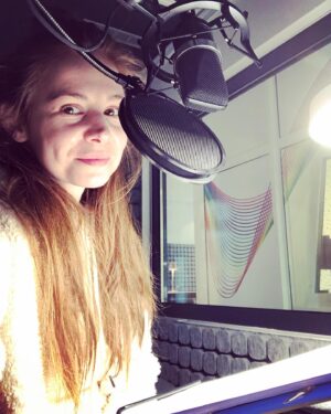 Josefine Preuß Instagram - back to business..
#vorlesezeit für @audiblede #dreimaldürftihrraten