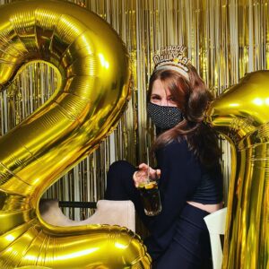 Josefine Preuß Instagram - Leudde, es kann nur besser werden!
Rutscht gut rein, bleibt anständig und gesund und für das neue Jahr: Alles anders als 2020 bitte!!!
#happynewyear