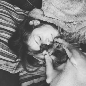 Josefine Preuß Instagram - Ab jetzt wird der Schönheitsschlaf wichtig! Aller 💜💜💜lichen Dank für eure lieben Glückwünsche, Videos und Kommentare!!! #34😱 #doublebirthday #nachderpartyistvormgeburtstag #dirtyforlife