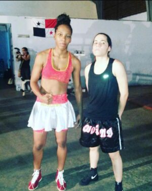 Joselyne Edwards Instagram - Es increíble cómo la vida puede llevarnos por caminos inesperados. Desde grabar un cortometraje de boxeo en Curundú, Panamá🇵🇦, hasta pelear en la misma cartelera para la liga número 1 del mundo de Mma. @ufcespanol 
.
. #tbt  @pieralafiera 🔥Dimelo!
.
It’s incredible how life can take us down unexpected paths. From filming a boxing short film in Curundú, Panama 🇵🇦, to fighting on the same card for the @ufc 
.
.
📸-2 @desautomatas