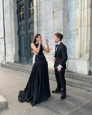 Josephine Chavarria Højbjerg Instagram - Verdens største fornøjelse❤️ Tak fordi jeg måtte være en del af den fineste fejring🫶🏼🇩🇰 Og tak @rasmusbrohave for det dejligste selskab og @soerenleschmidt for at hjælpe mig med den smukkeste kjole (annonce ved det ikke??:)))❤️