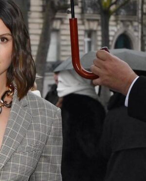 Joséphine Japy Instagram - Paris is grey
But @juliendossena makes it ok 
Special thanks to my hero holding the umbrella 
@rabanne